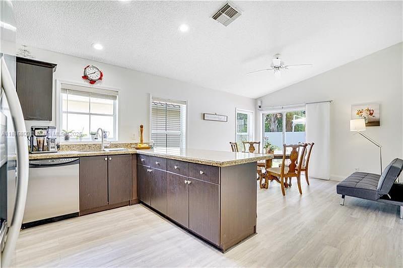 18424 NW 21st St, Pembroke Pines, Florida image 11