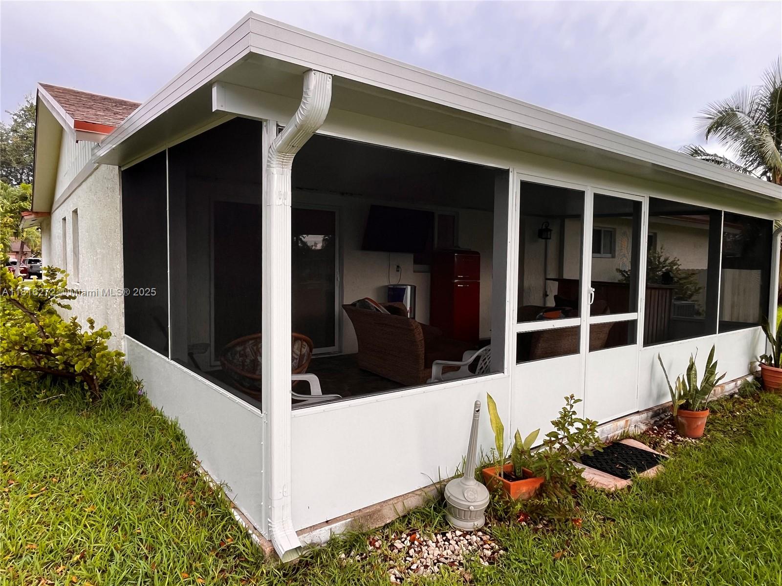 2213 Nova Village Dr, Davie, Florida image 12