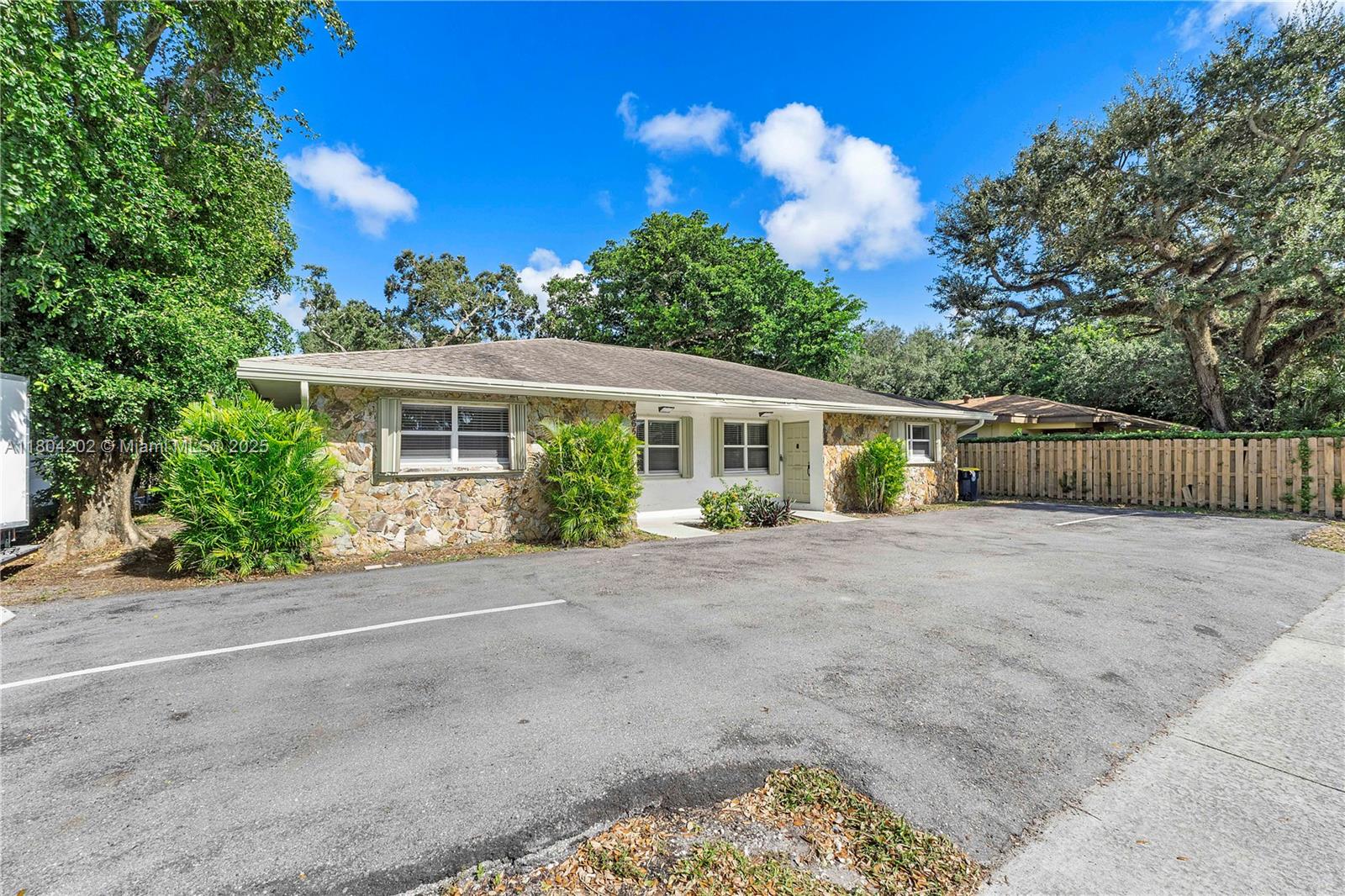 1044 NE 10th Ave, Fort Lauderdale, Florida image 2