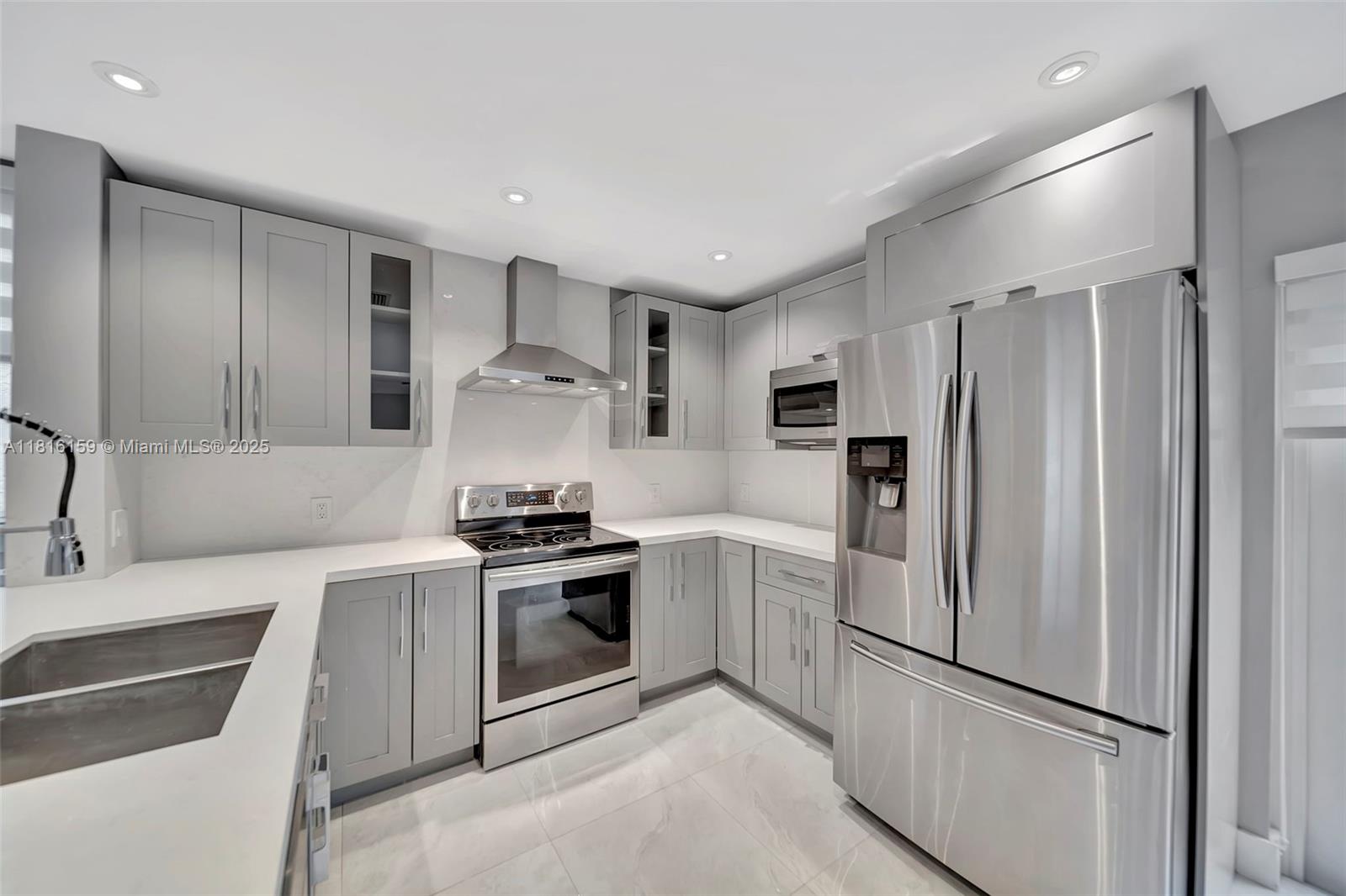 90 SW 3rd St #3301, Miami, Florida image 2