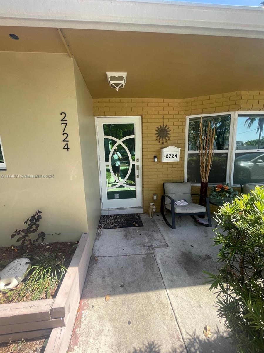 2724 Cleveland St, Hollywood, Florida image 1