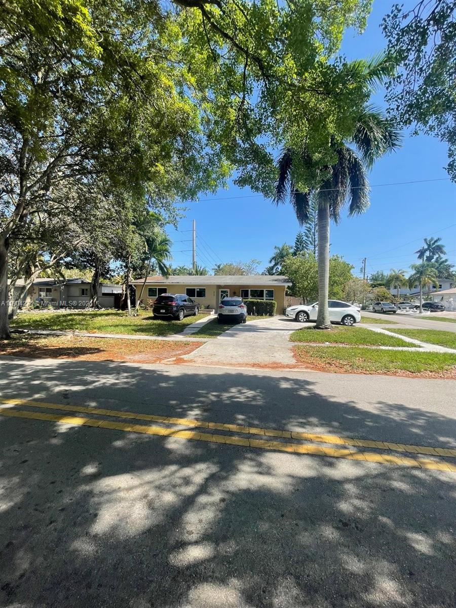 2724 Cleveland St, Hollywood, Florida image 2