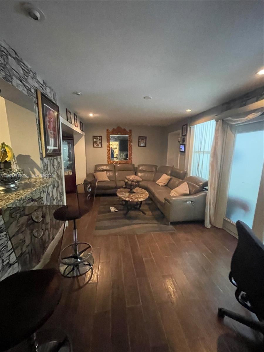 2724 Cleveland St, Hollywood, Florida image 9
