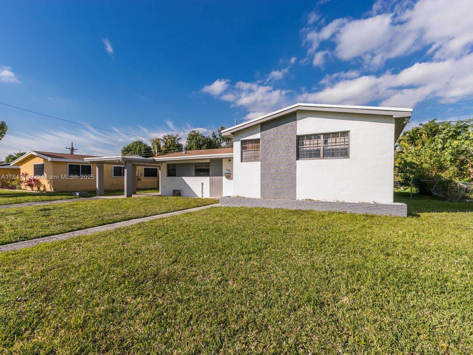 1121 NE 175th St, North Miami Beach, Florida image 1
