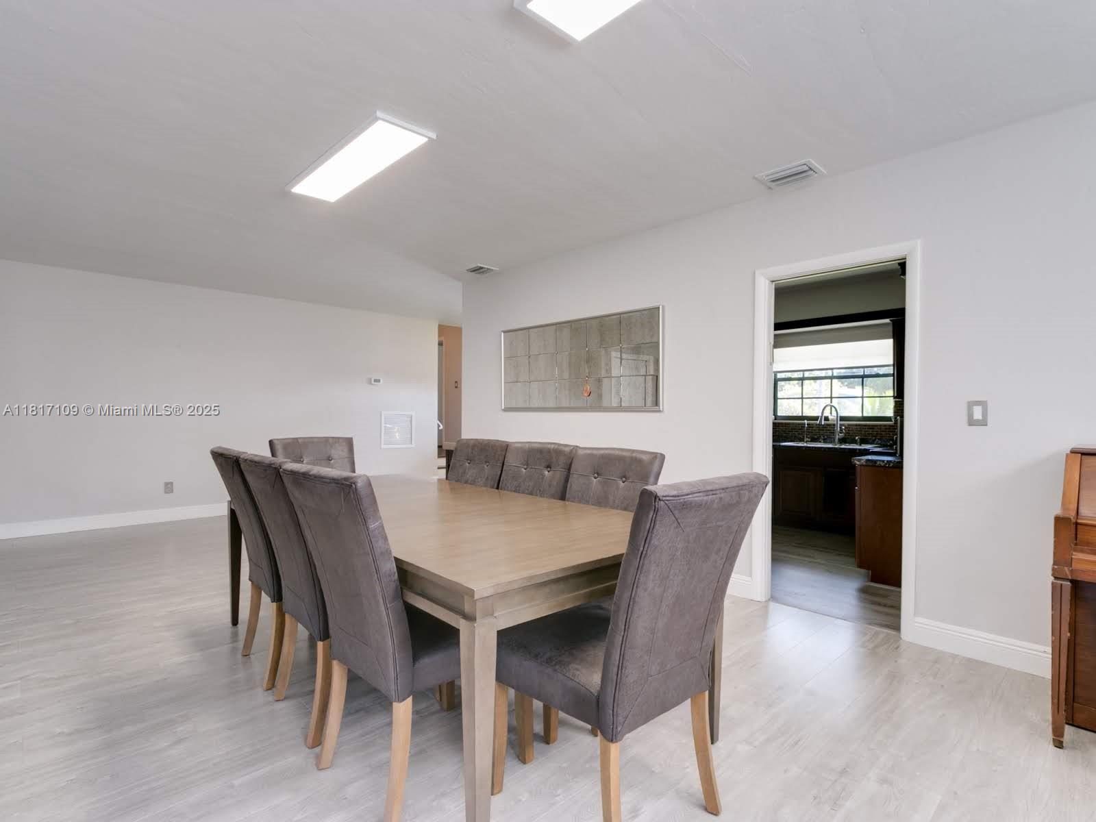1121 NE 175th St, North Miami Beach, Florida image 10
