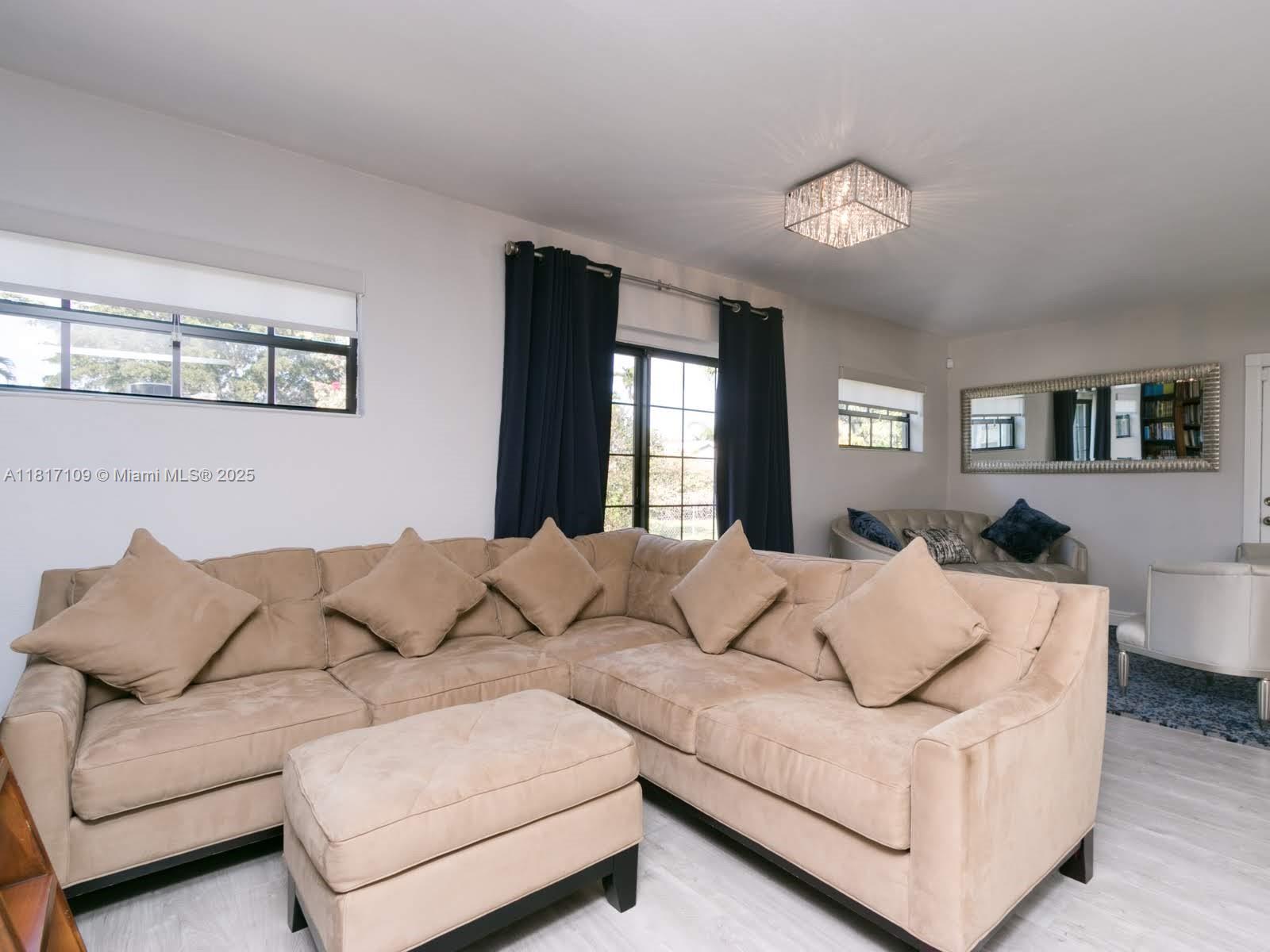 1121 NE 175th St, North Miami Beach, Florida image 12