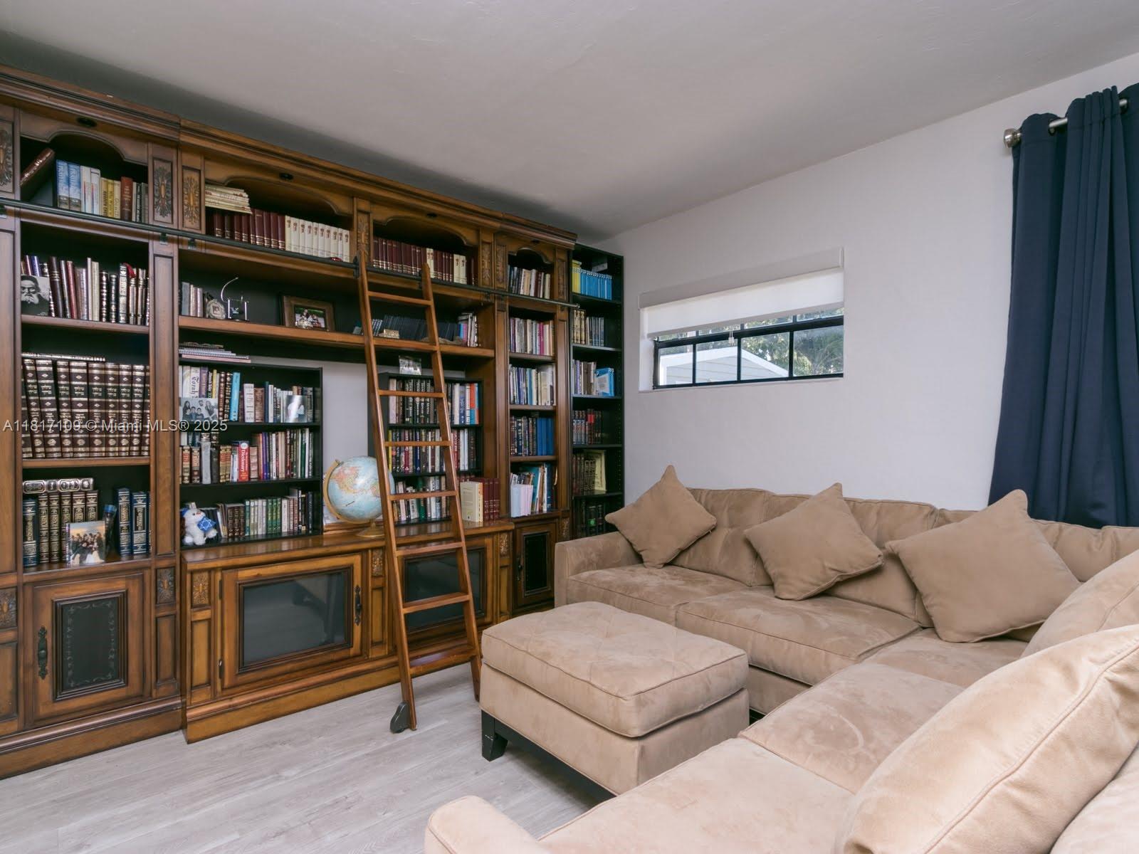 1121 NE 175th St, North Miami Beach, Florida image 13