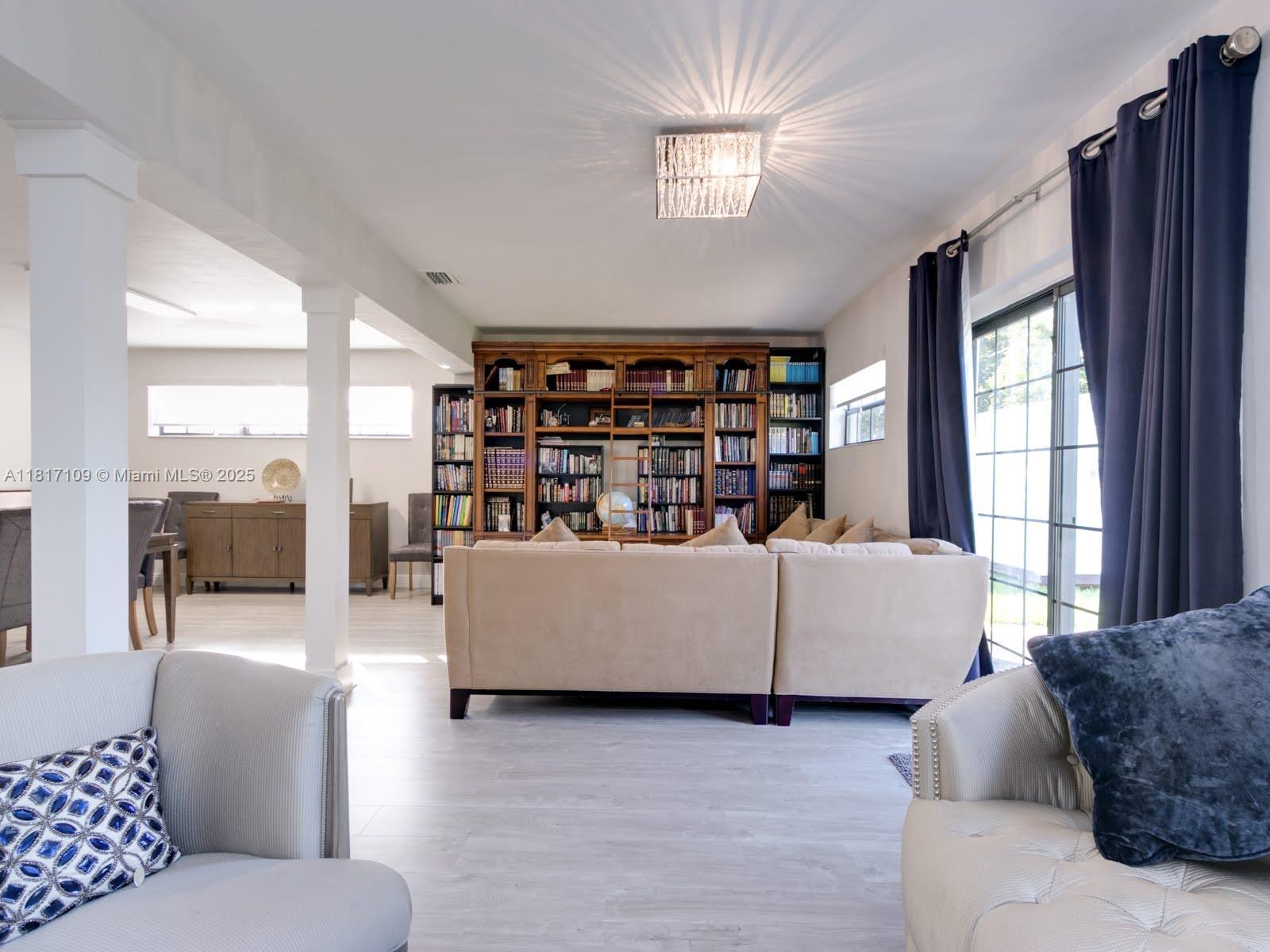 1121 NE 175th St, North Miami Beach, Florida image 17