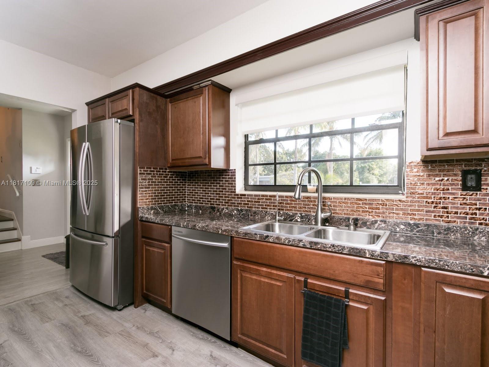 1121 NE 175th St, North Miami Beach, Florida image 18