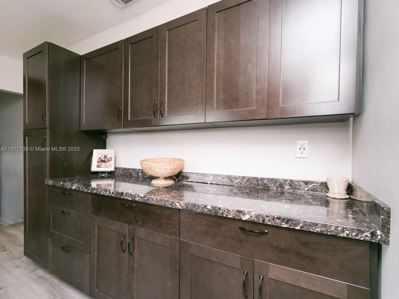 1121 NE 175th St, North Miami Beach, Florida image 21