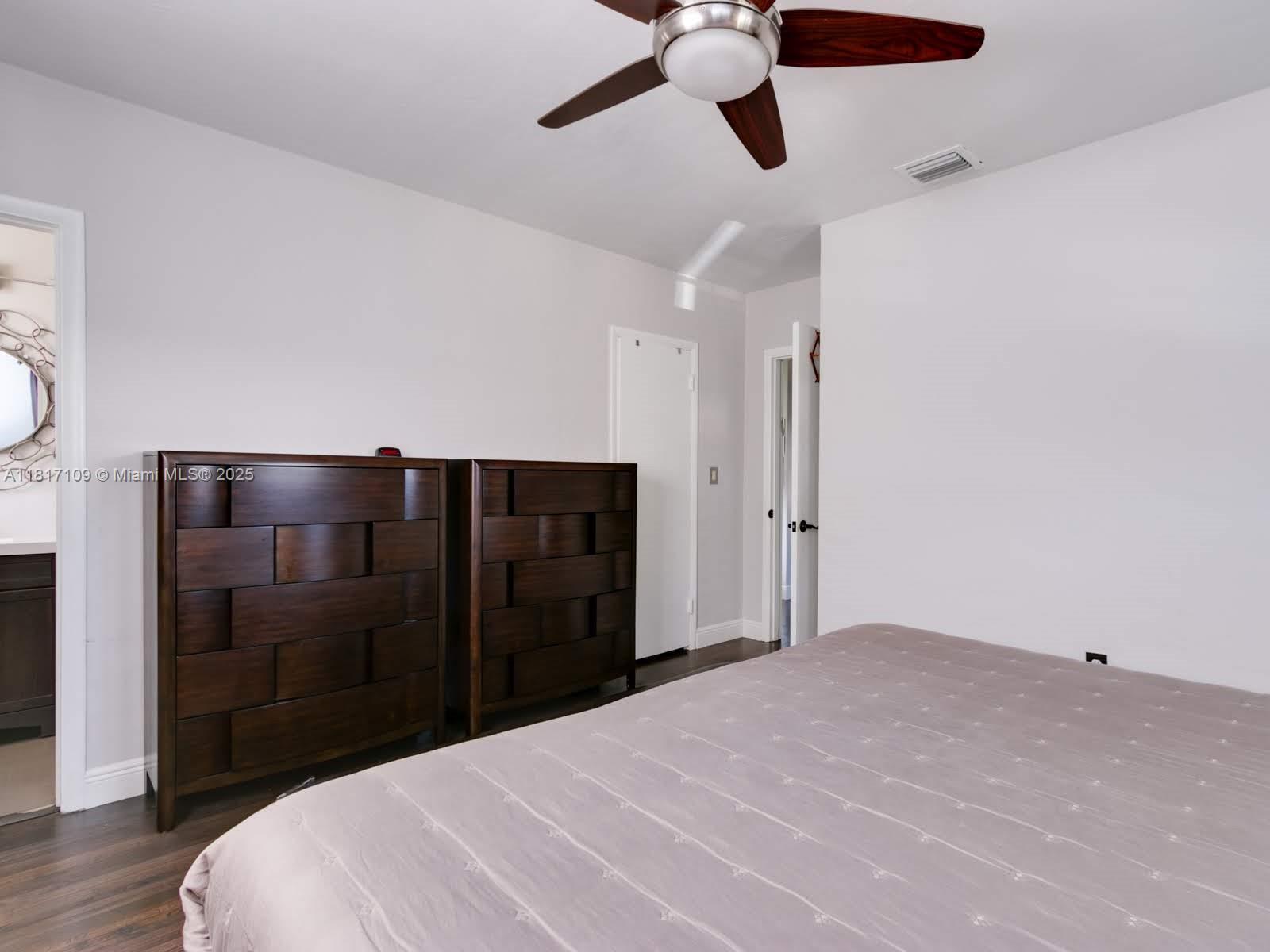 1121 NE 175th St, North Miami Beach, Florida image 32