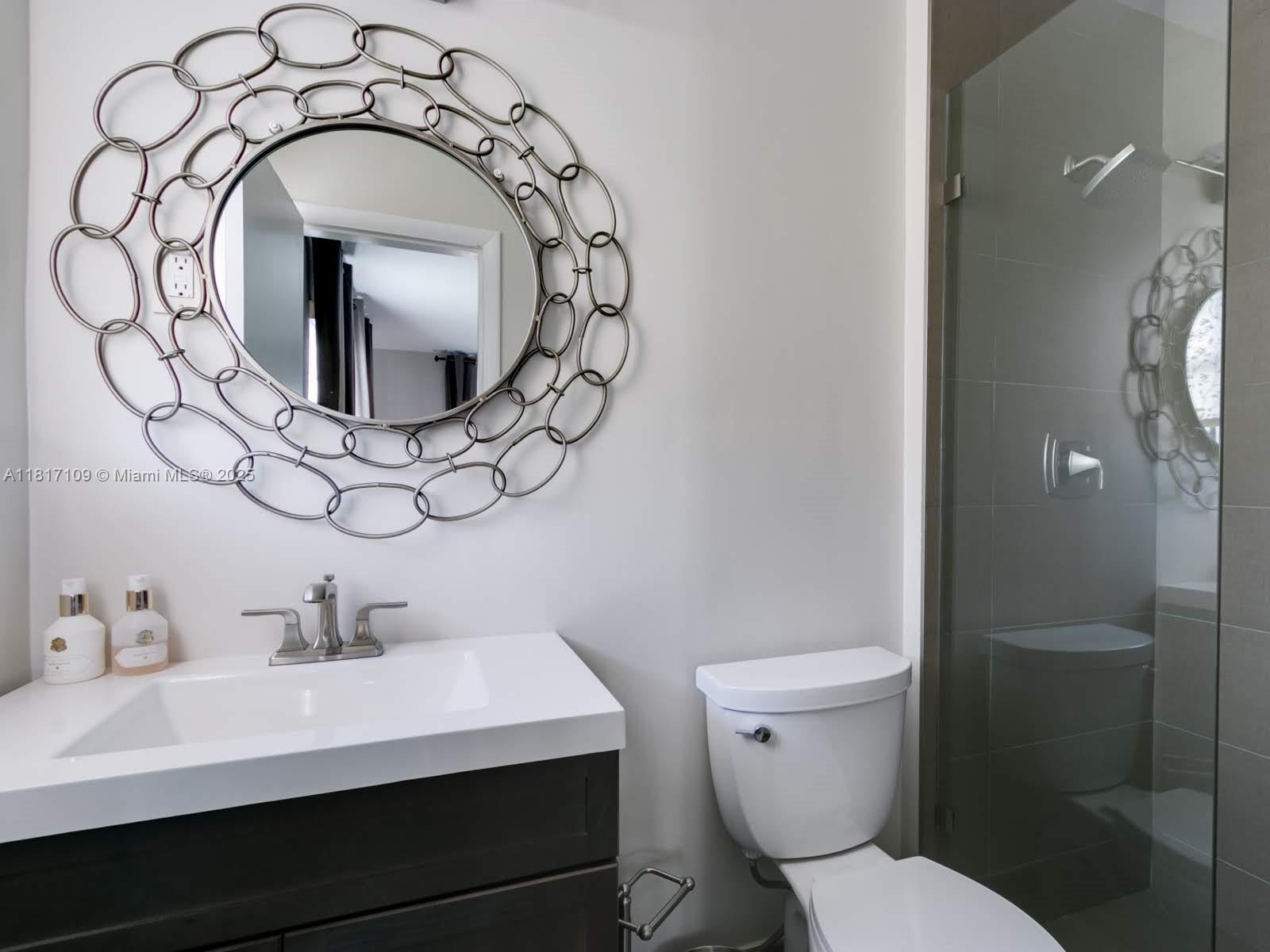 1121 NE 175th St, North Miami Beach, Florida image 34