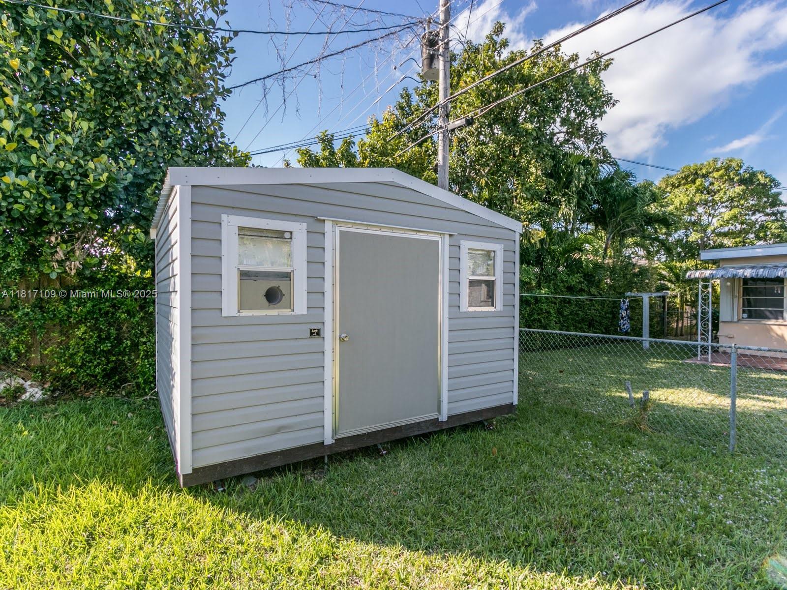 1121 NE 175th St, North Miami Beach, Florida image 40