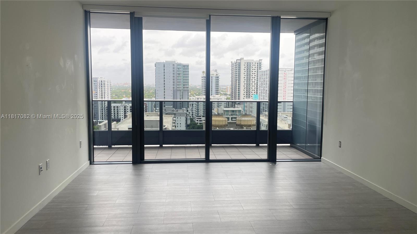 1000 Brickell Plz #2004, Miami FL 33131
