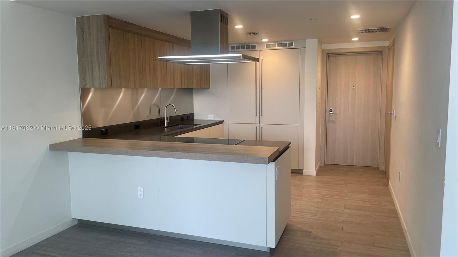 1000 Brickell Plz #2004, Miami FL 33131