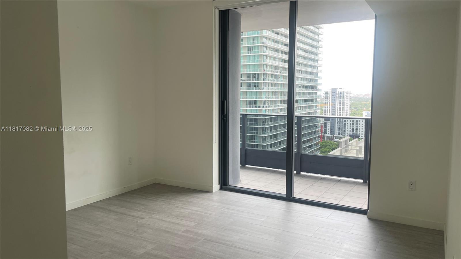 1000 Brickell Plz #2004, Miami FL 33131