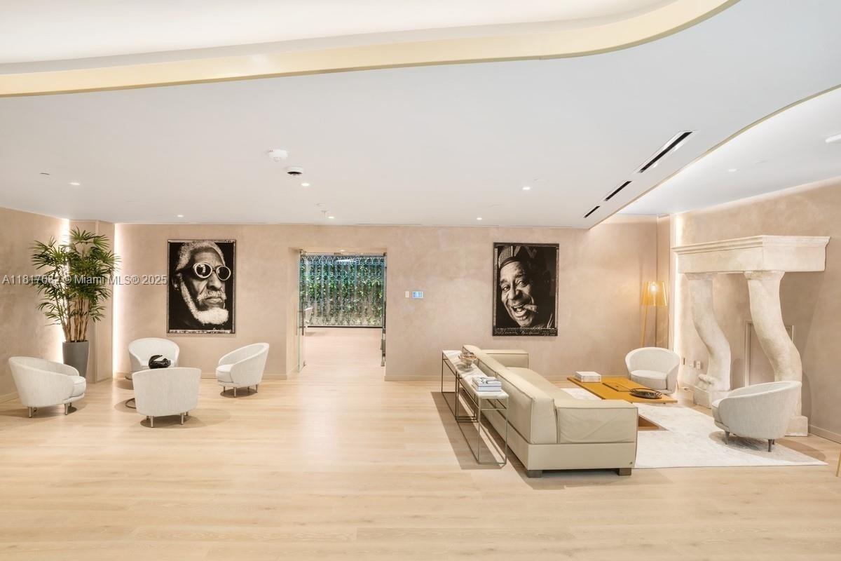 1000 Brickell Plz #2004, Miami FL 33131