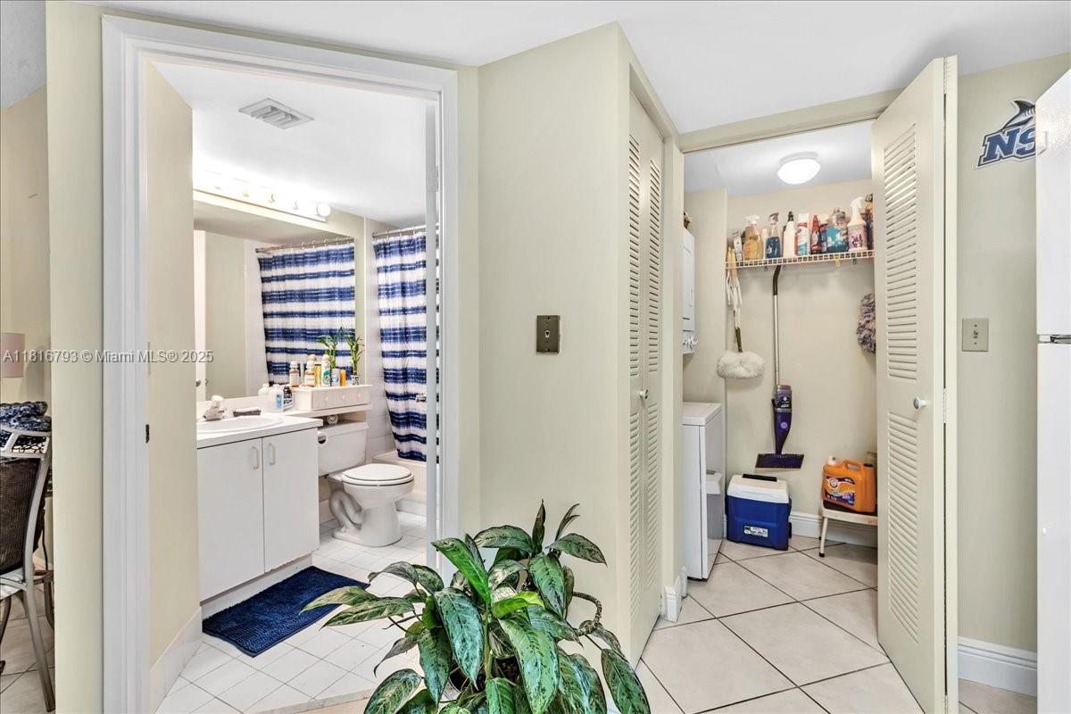 2351 Douglas Rd #1204, Miami, Florida image 12