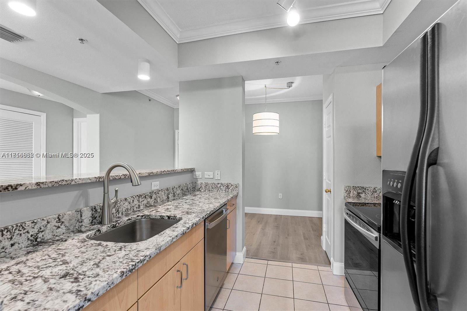 533 NE 3rd Ave #304, Fort Lauderdale, Florida image 16