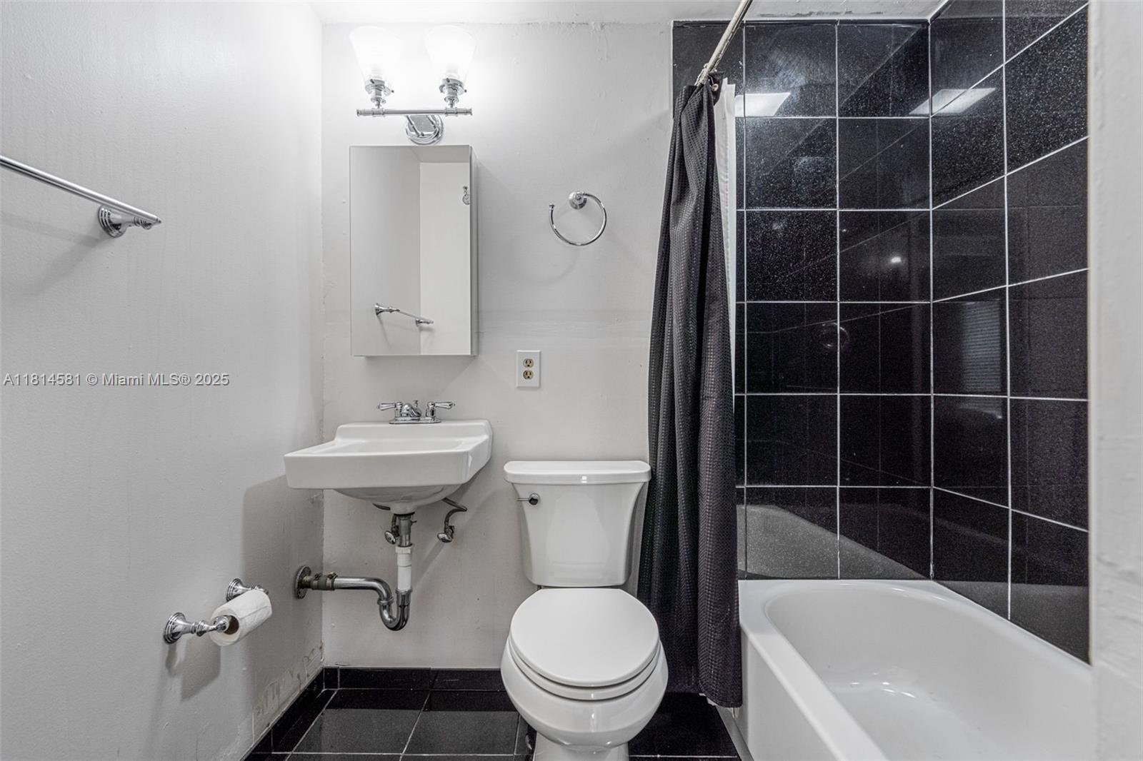 1728 NE 179th St, North Miami Beach, Florida image 14