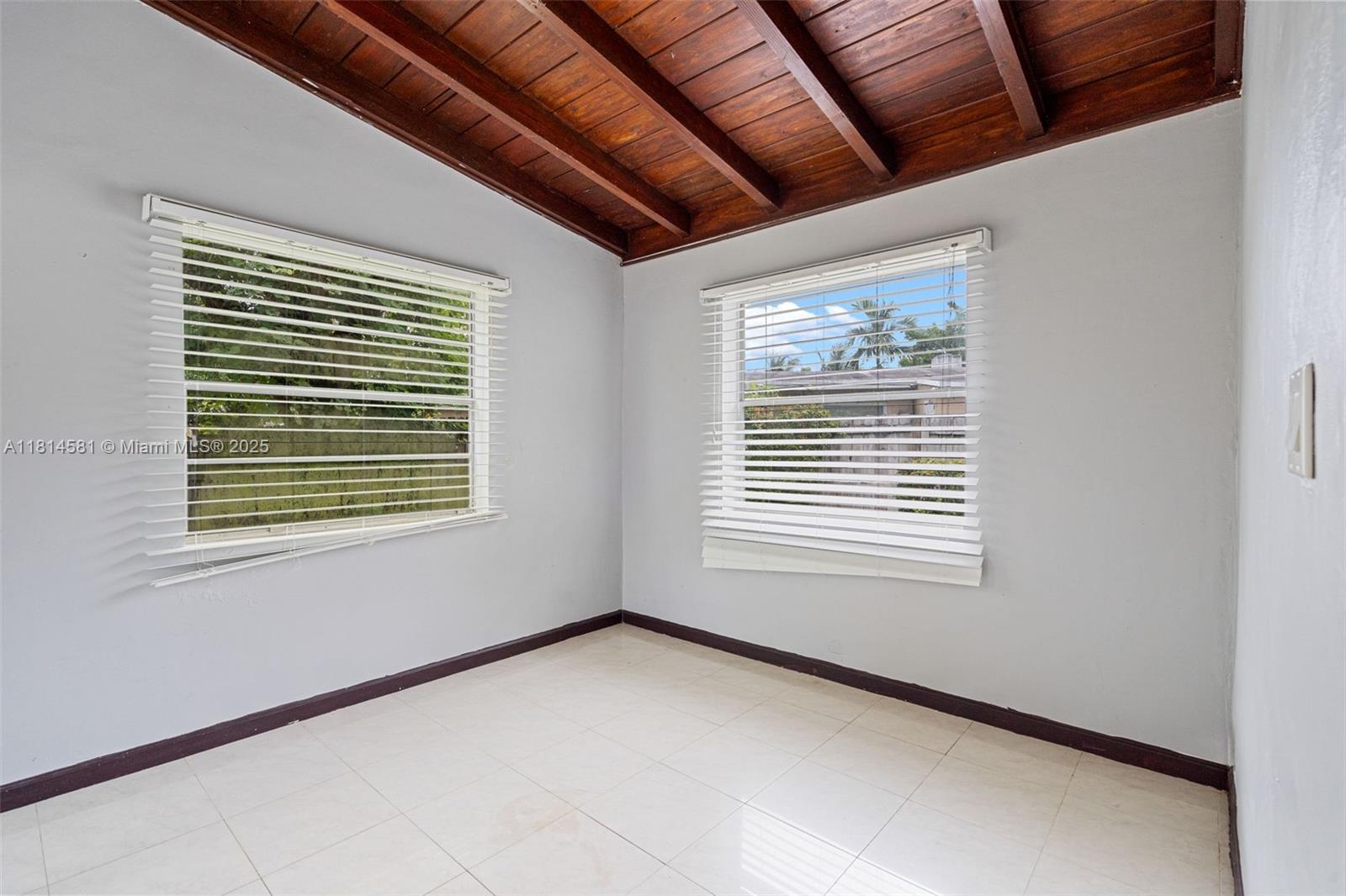 1728 NE 179th St, North Miami Beach, Florida image 15