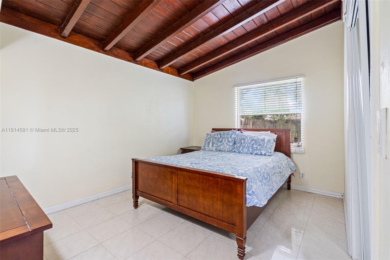 1728 NE 179th St, North Miami Beach, Florida image 18