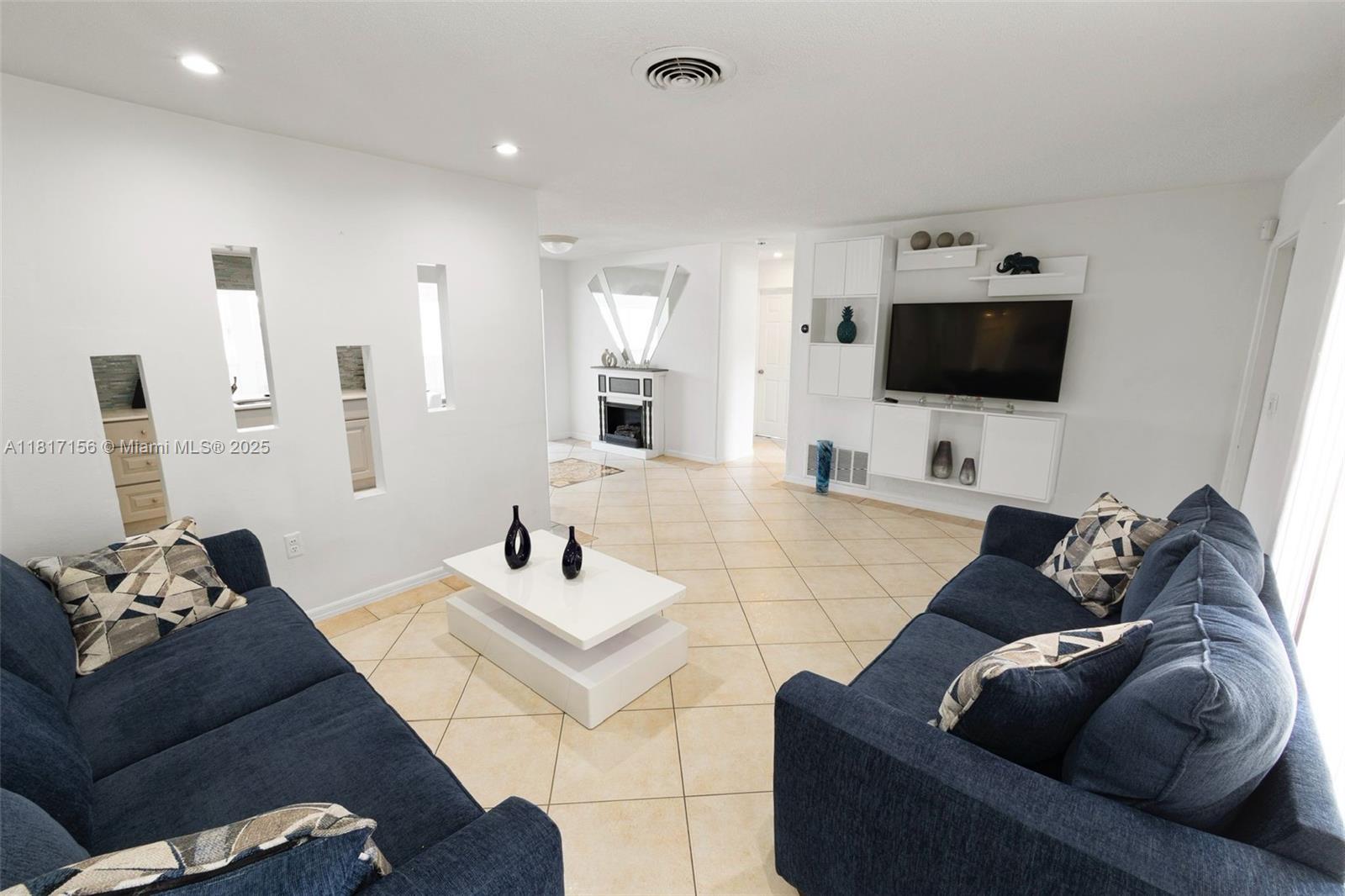 6541 NW 24th St, Sunrise, Florida image 9