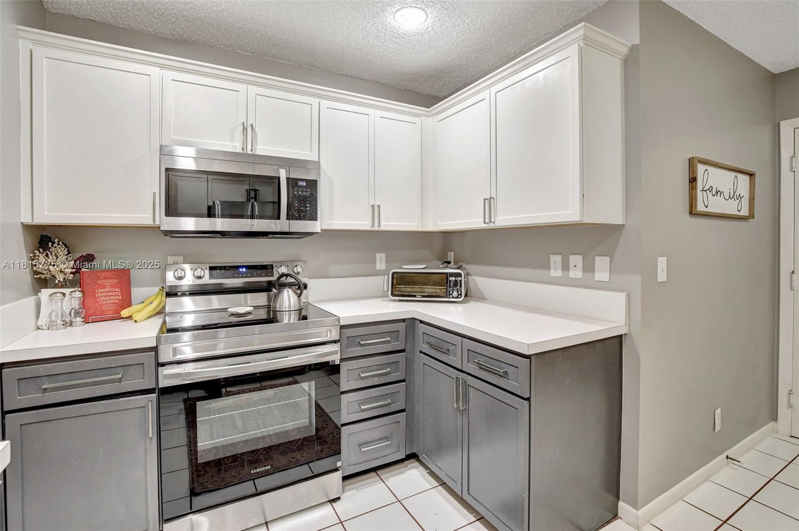 9012 Lake Park Cir S, Davie, Florida image 18