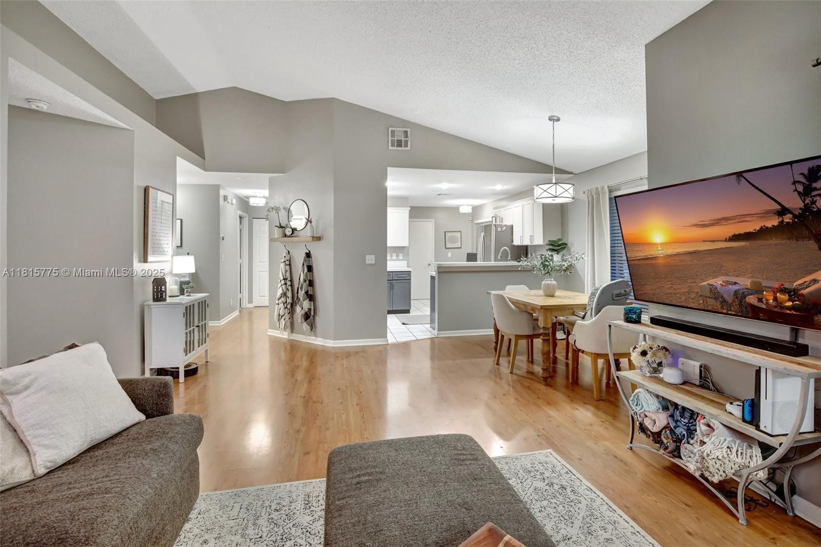 9012 Lake Park Cir S, Davie, Florida image 20