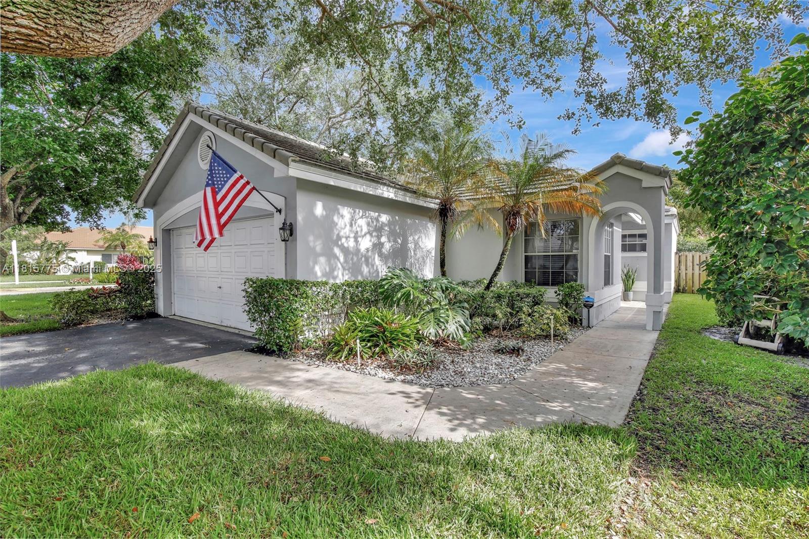 9012 Lake Park Cir S, Davie, Florida image 4