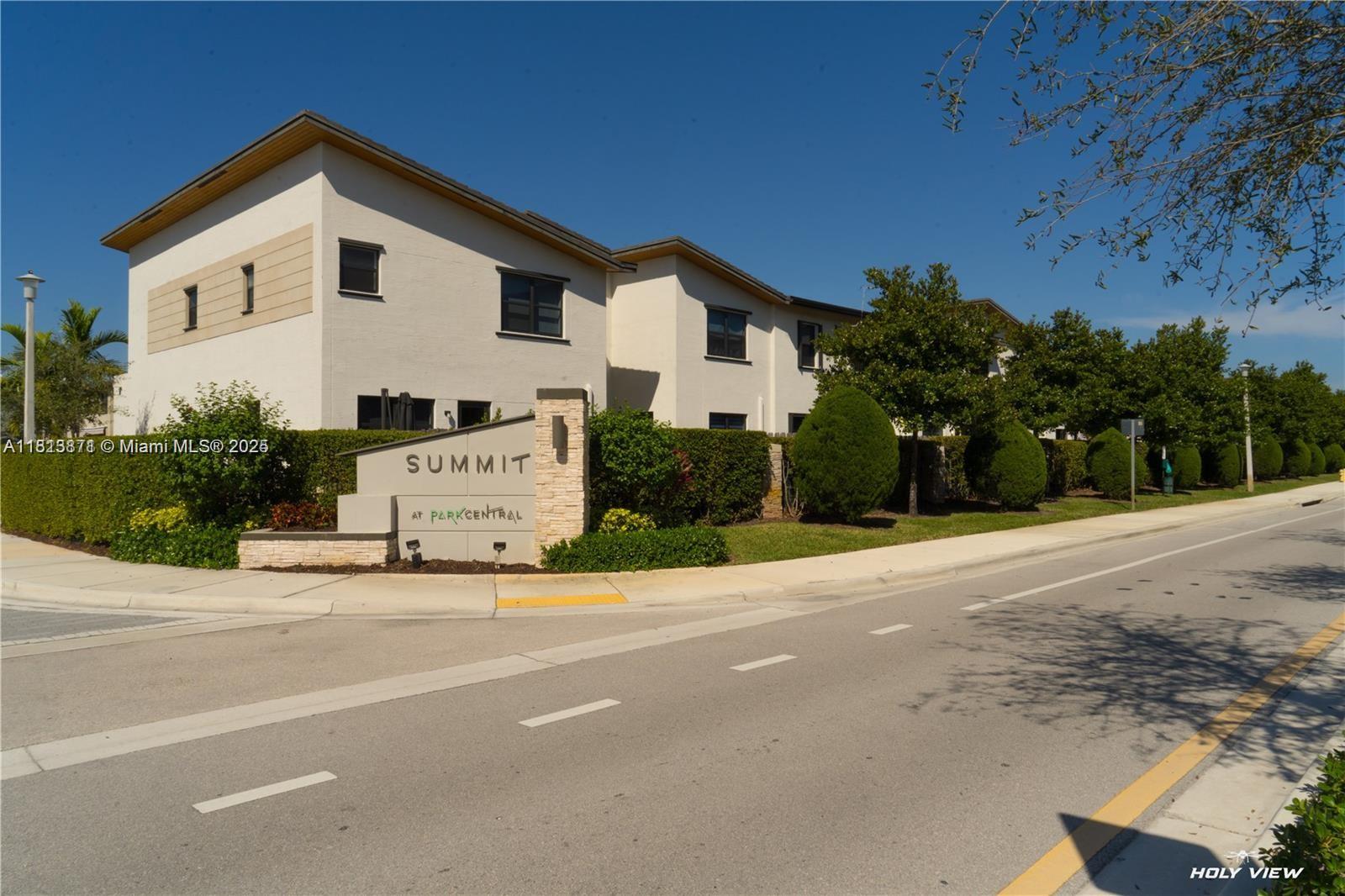 10435 NW 79th Ter, Doral, Florida image 1
