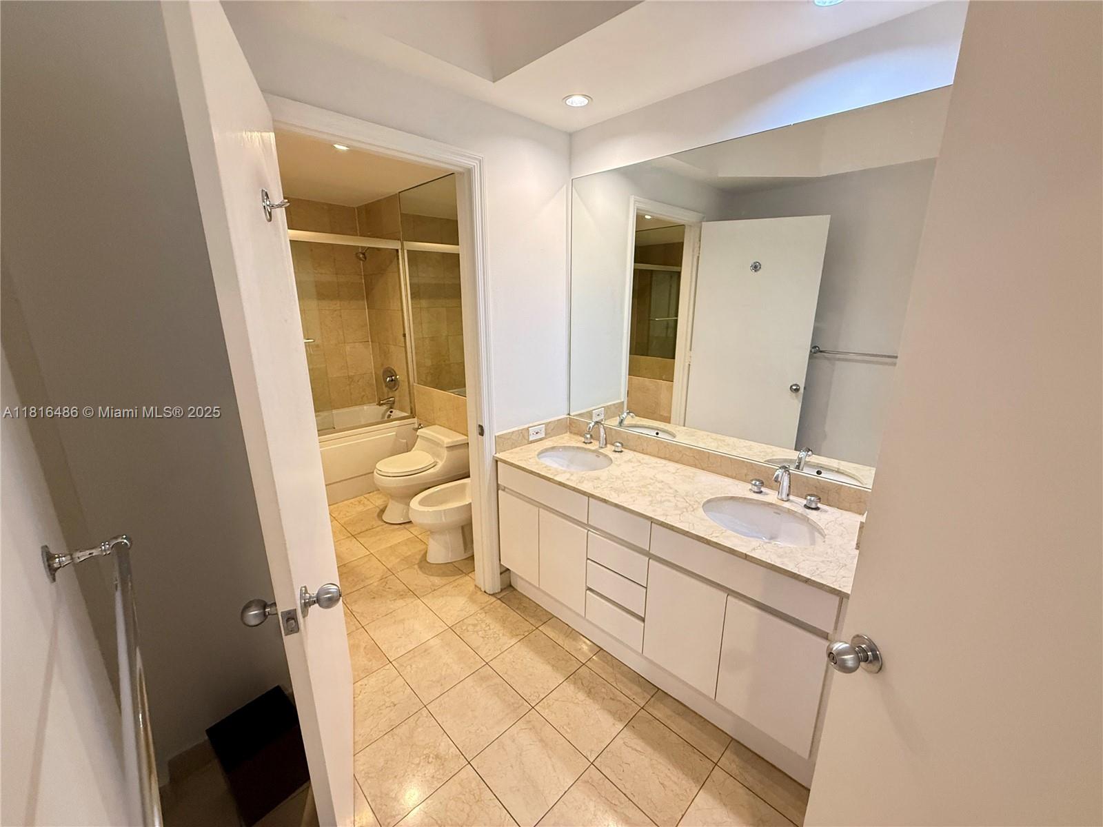 808 Brickell Key Dr #1603, Miami FL 33131
