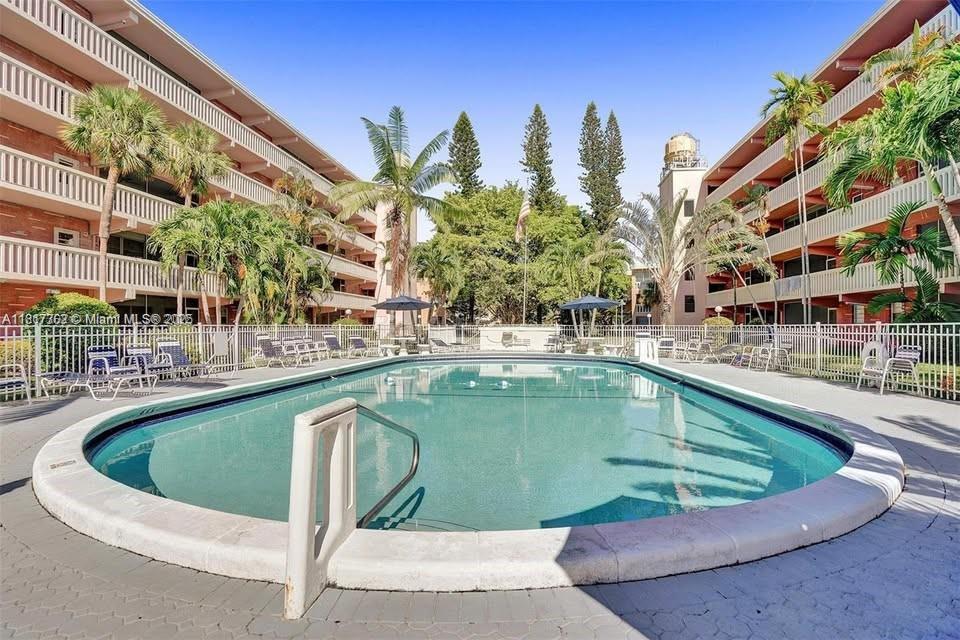 180 NE 12th Ave #14A, Hallandale Beach, Florida image 1