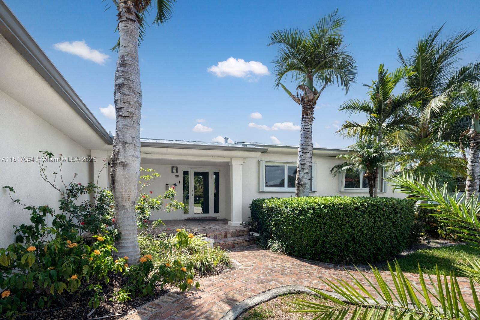 12985 Ortega Ln, North Miami, Florida image 2