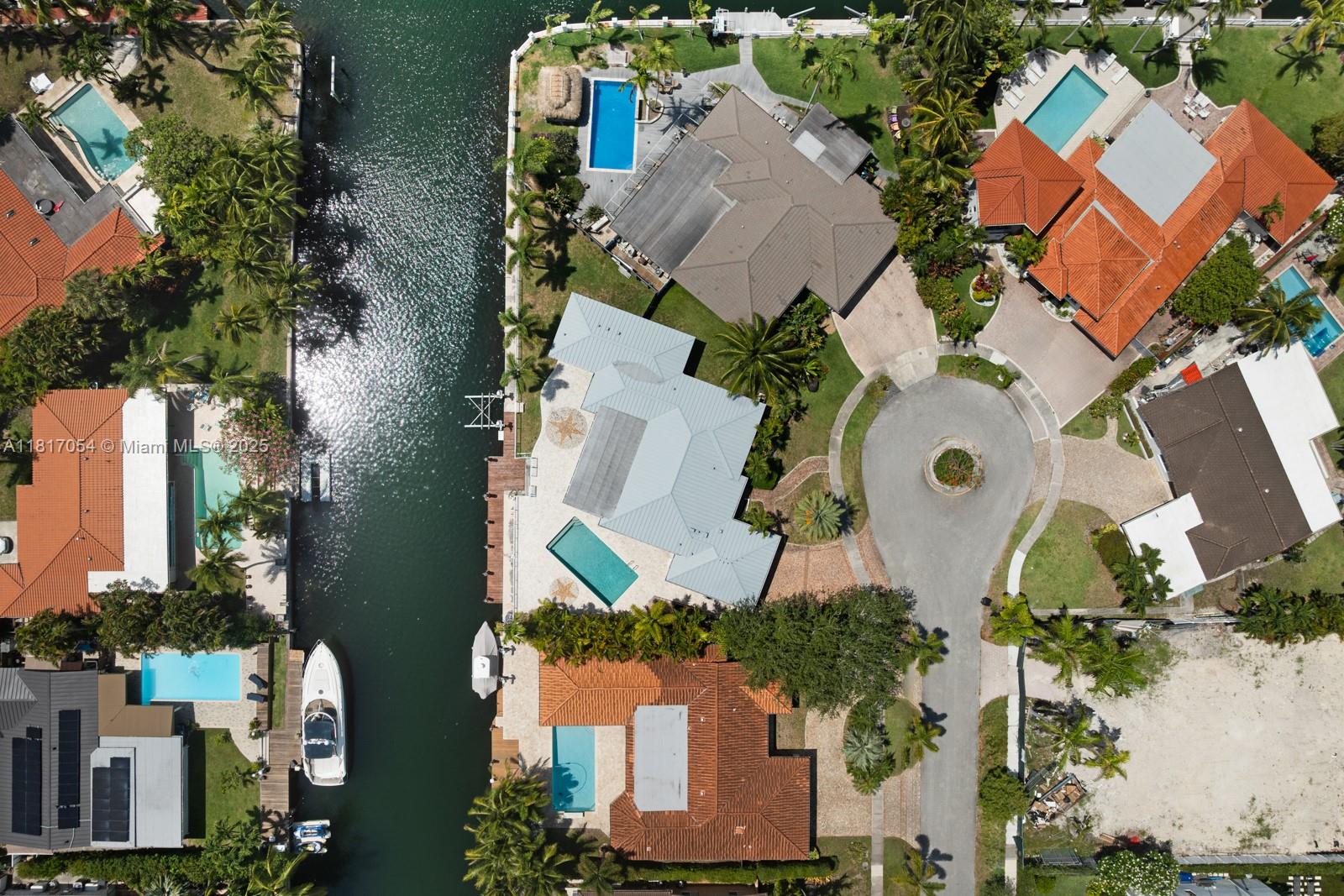 12985 Ortega Ln, North Miami, Florida image 35