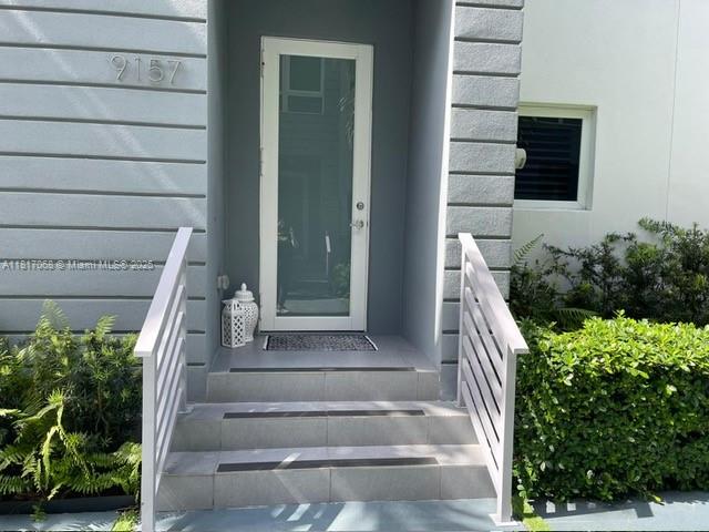 9157 NW 33rd St, Doral, Florida image 1