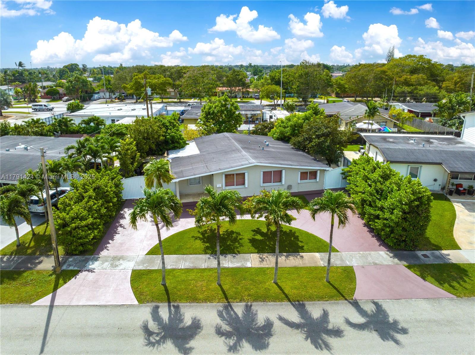 11020 55th St, Miami, Florida 33165