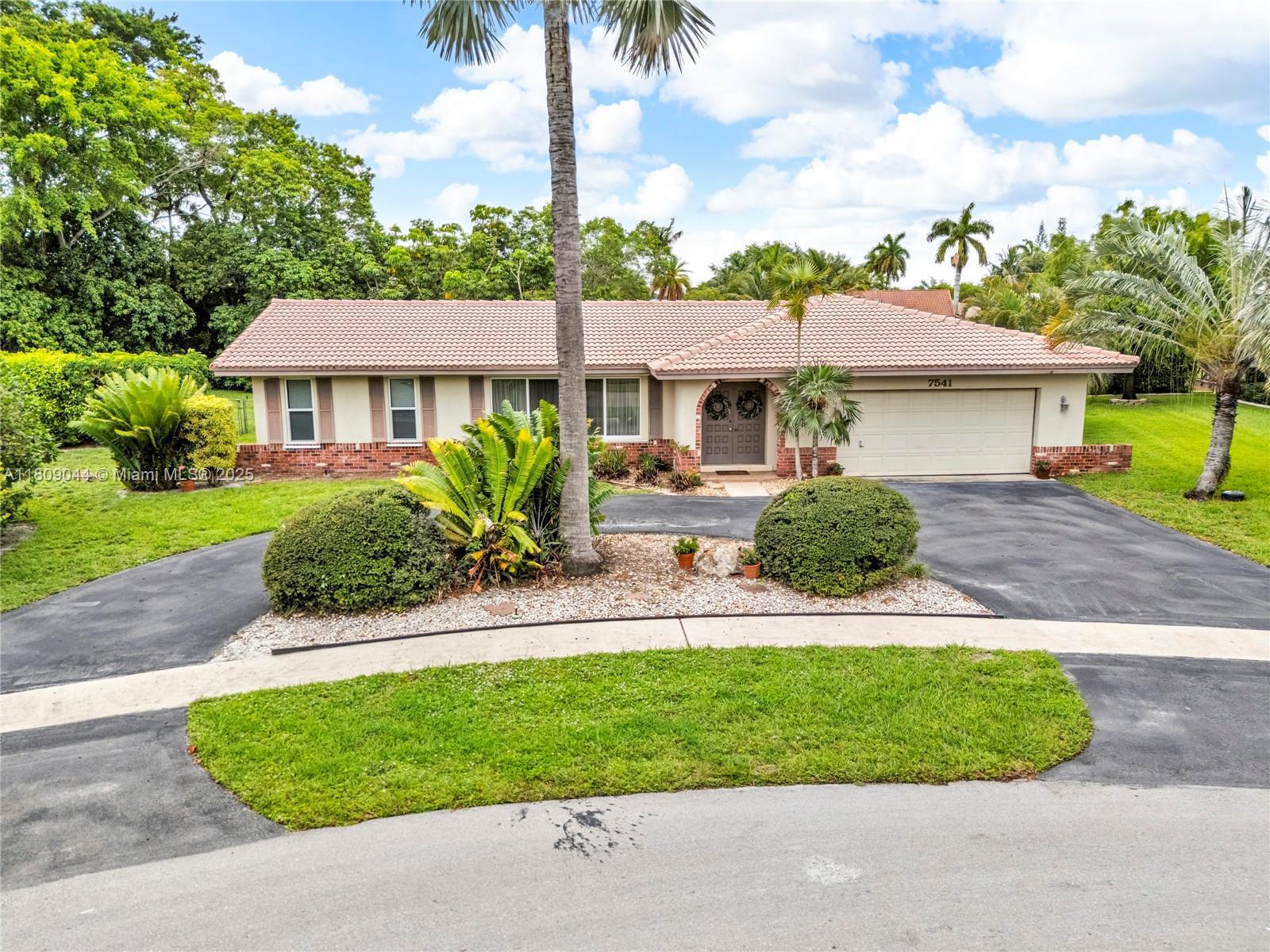 7541 SW 9th St, Plantation, Florida image 1