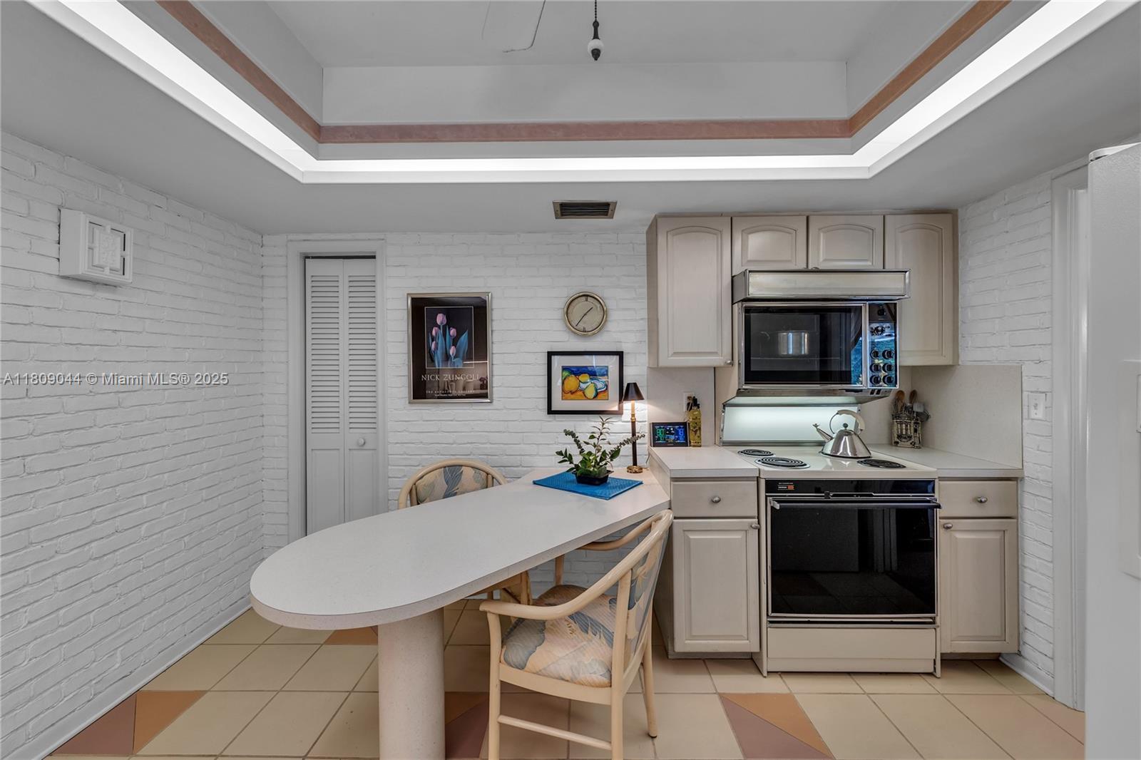 7541 SW 9th St, Plantation, Florida image 19