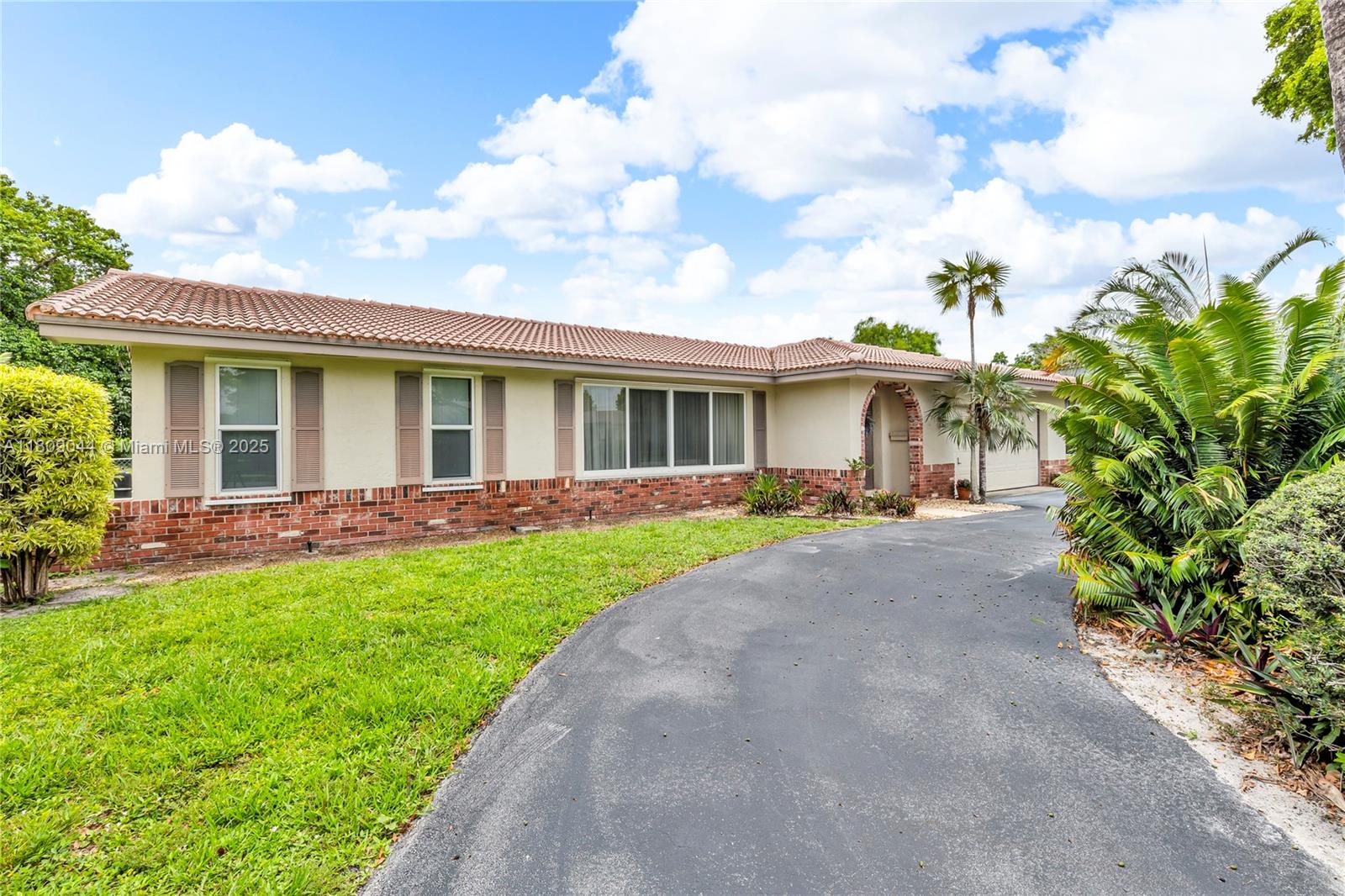 7541 SW 9th St, Plantation, Florida image 4