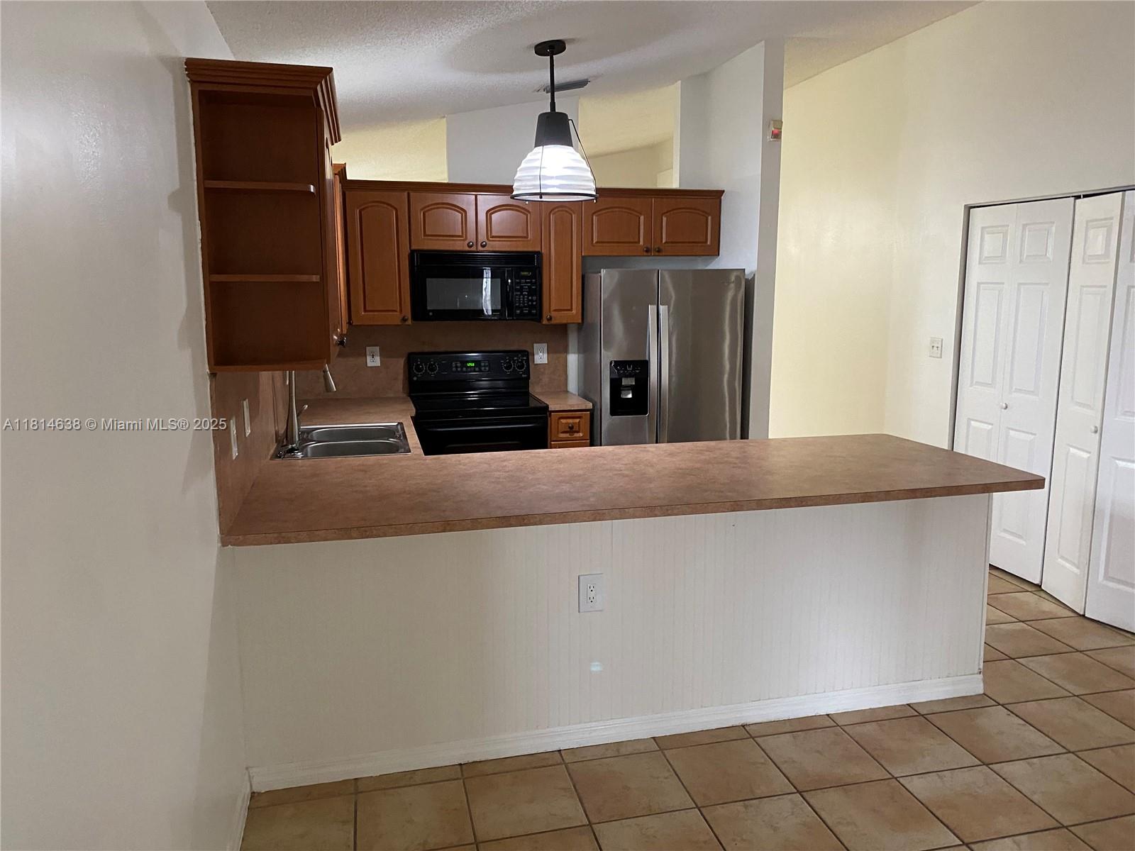 7601 NW 166th Ter, Hialeah, Florida image 15
