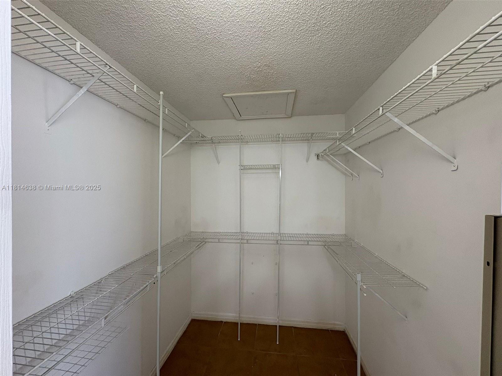 7601 NW 166th Ter, Hialeah, Florida image 9