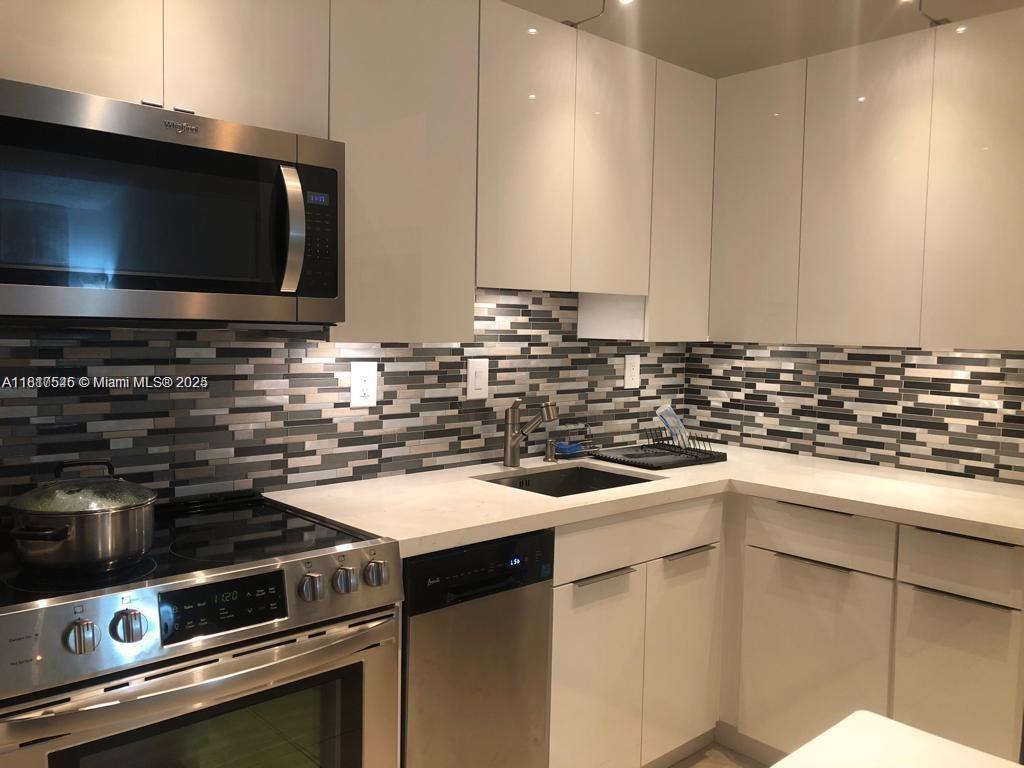 927 NE 199th St #205, Miami, Florida image 3