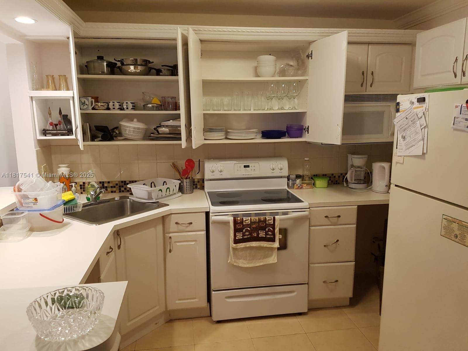 3740 Inverrary Dr #3D, Lauderhill, Florida image 3