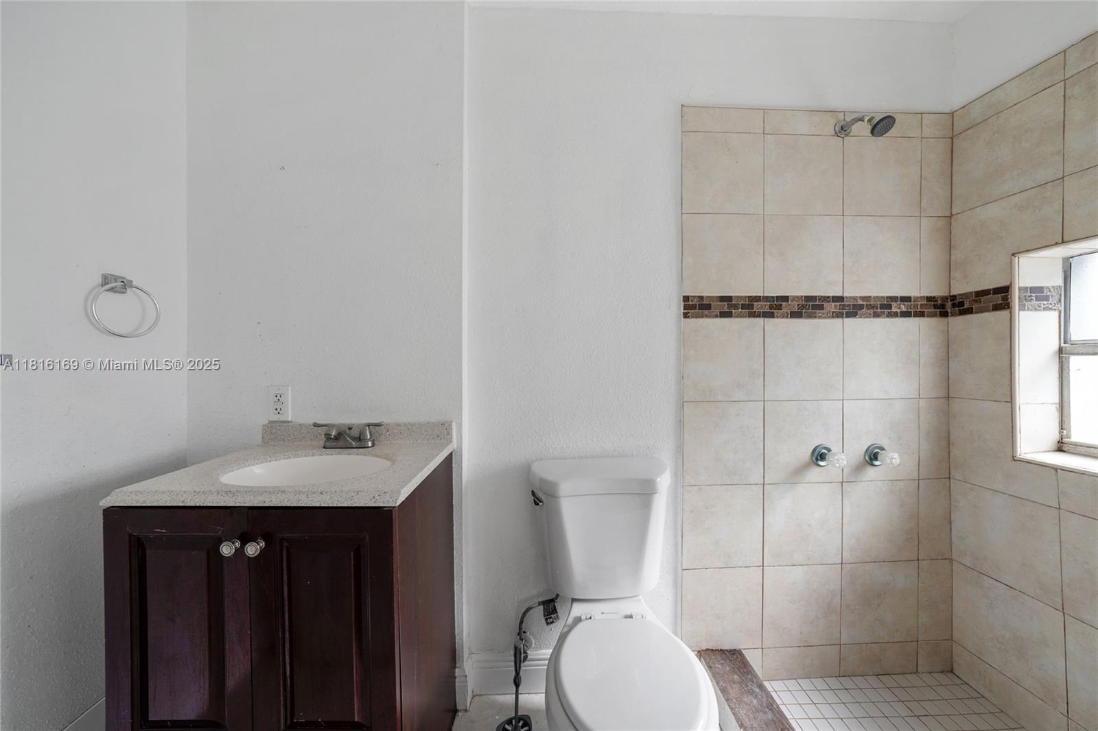 1104 NE 157th St, North Miami Beach, Florida image 17