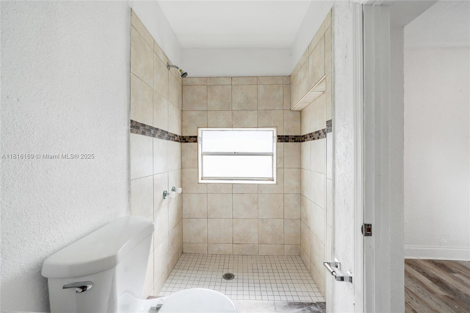 1104 NE 157th St, North Miami Beach, Florida image 18