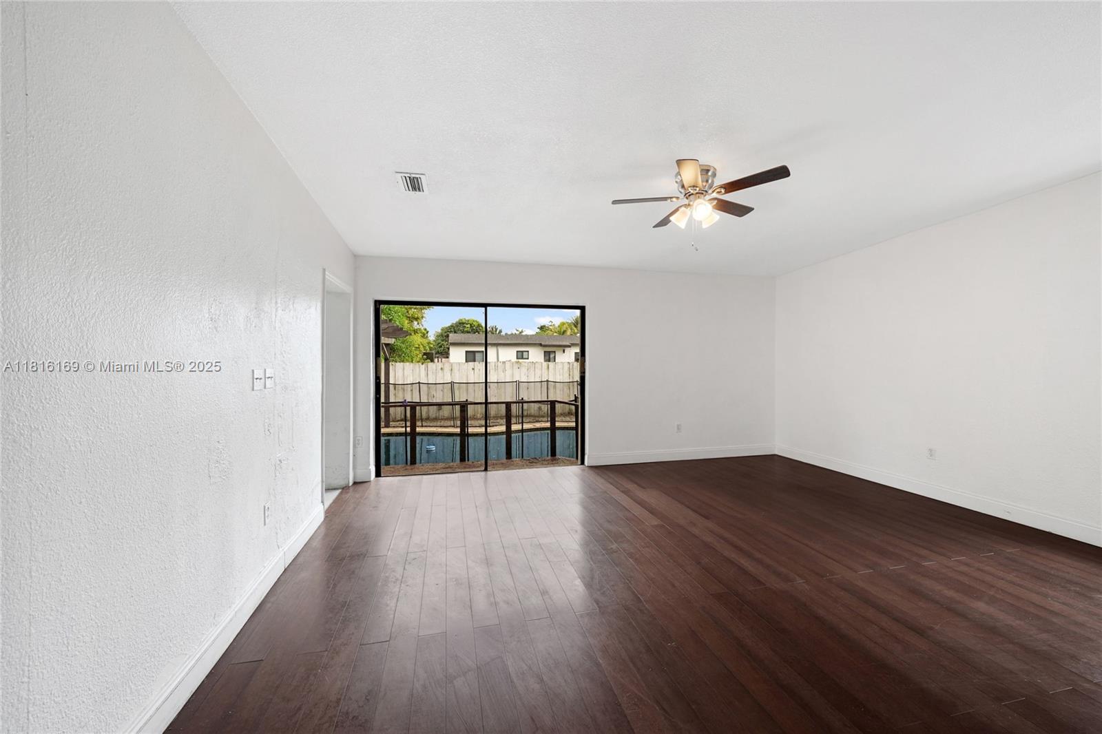 1104 NE 157th St, North Miami Beach, Florida image 23