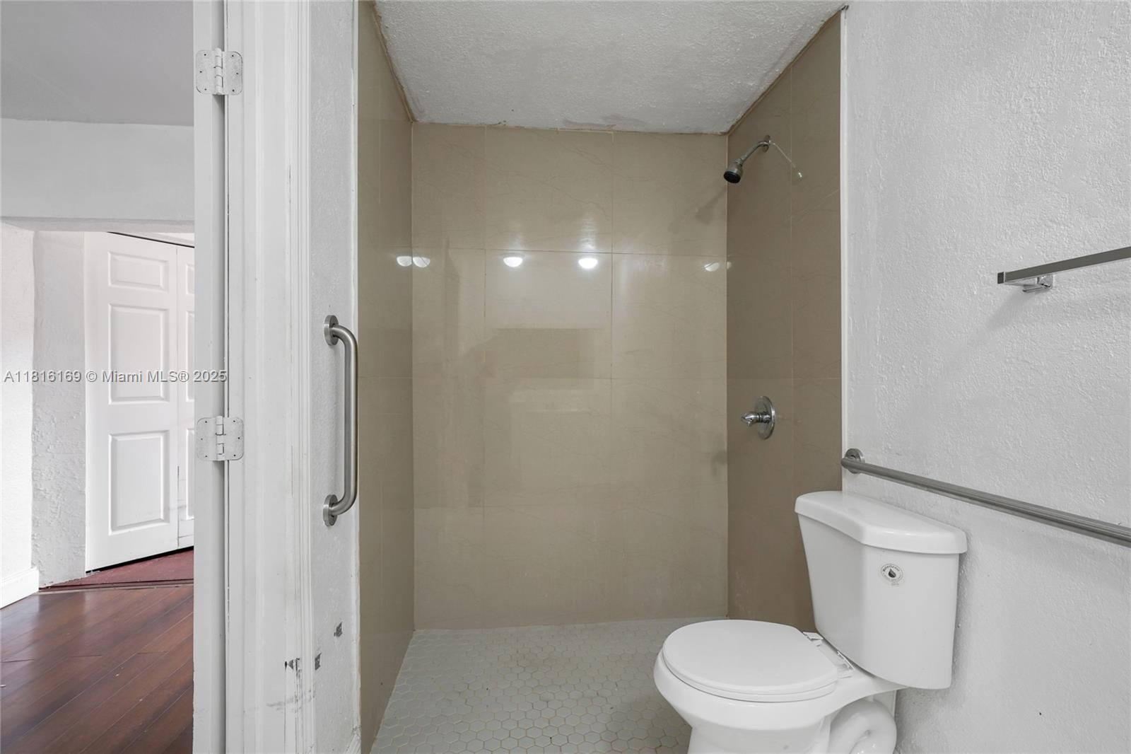 1104 NE 157th St, North Miami Beach, Florida image 33