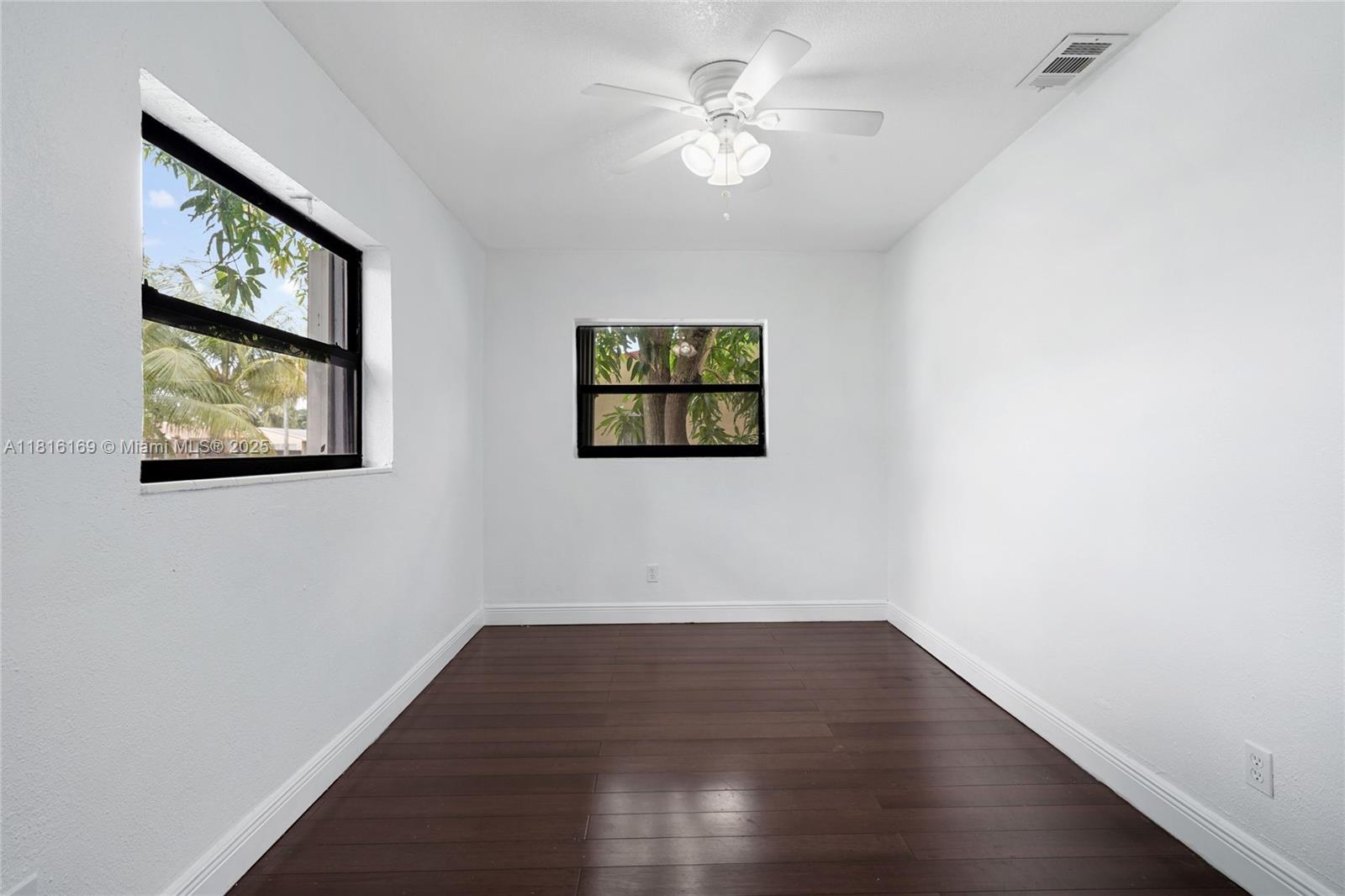 1104 NE 157th St, North Miami Beach, Florida image 35