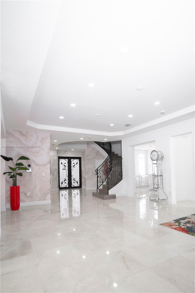 6403 SW 162nd Path, Miami, Florida image 2